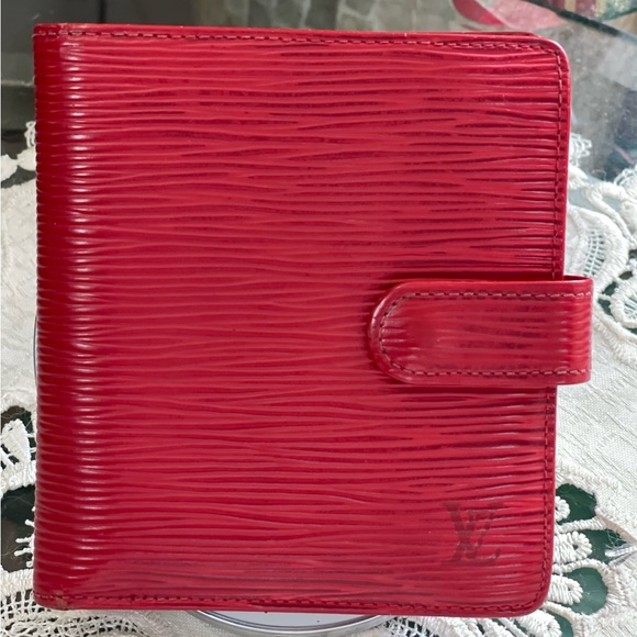 Authentic LOUIS VUITTON Red Epi bifold wallet - Picture 7 of 15